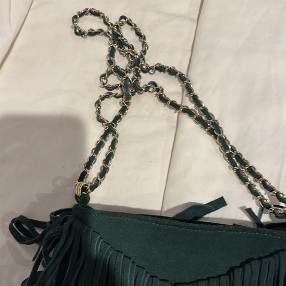 Encote green suede fringe bag with double woven chain from Urban Outfitters - Picture 4 of 6